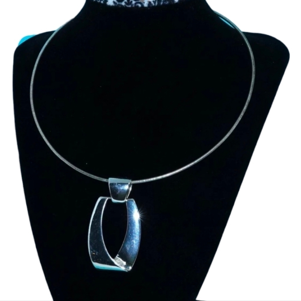Liz Claiborne Liz & Co Coil Collar Necklace with Pendant 15"